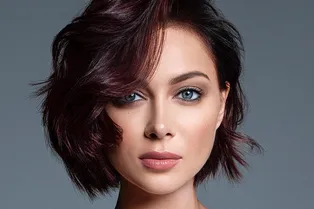 «Они меня не любили»: Настасья Самбурская рассказала о жестких методах воспитания родителей