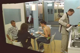 Муж-олигарх, карьера гимнаста и смерть в самолёте: жизнь участников «За стеклом» Муж-олигарх, карьера гимнаста и смерть в самолёте: жизнь участников «За стеклом»