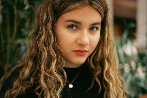 Нина Ургант