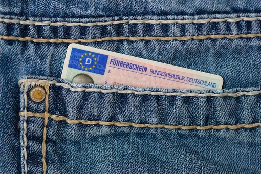 «Мы тебя не сразу узнали»: В США жещина получила права с фотографией стула