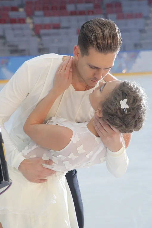 Милош Бикович и Аглая Тарасова в фильме «Лёд»