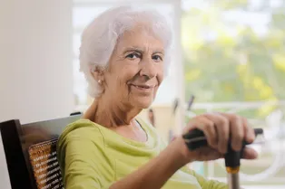 Кому и насколько повысят соцпенсии в апреле