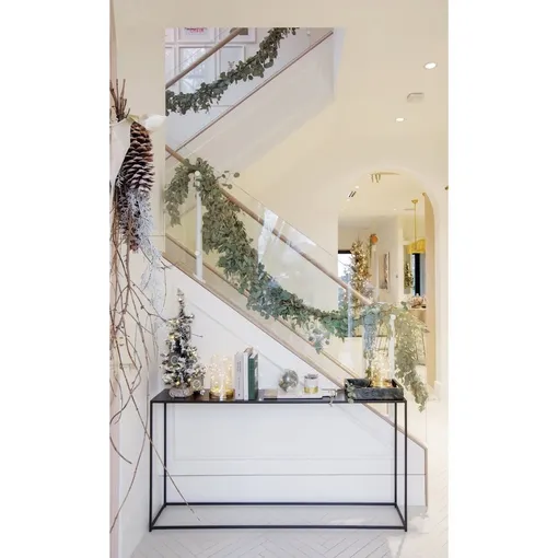 консоль у лестницы консоль у лестницы