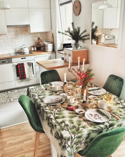 Красивая скатерть с зимними мотивами поможет красиво оформить кухню к новому году 2026 Красивая скатерть с зимними мотивами поможет красиво оформить кухню к новому году 2026