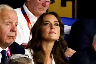 Всё лучшее сразу: Кейт Миддлтон надела роскошный ювелирный комплект и костюм от Alexander McQueen на чемпионат мира по регби Всё лучшее сразу: Кейт Миддлтон надела роскошный ювелирный комплект и костюм от Alexander McQueen на чемпионат мира по регби