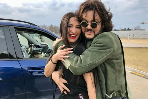 Ольга Бузова спела на руках у Филиппа Киркорова Ольга Бузова спела на руках у Филиппа Киркорова