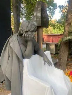 Новый памятник Галине Волчек