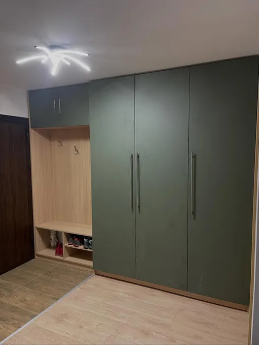 Контраст темного и светлого добавляет глубину и делает пространство выразительнее Контраст темного и светлого добавляет глубину и делает пространство выразительнее