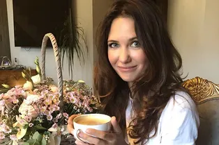 «Глазки полумесяцем»: Екатерина Климова опубликовала детское фото со старшей сестрой