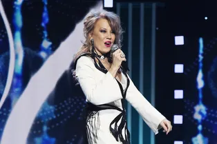 «Не время шиковать»: почему 57-летняя Азиза никого не позвала на свадьбу