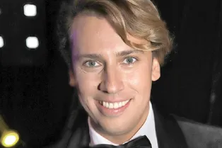 Максим Галкин показал, как изобразить накачанный пресс на обнаженном фото