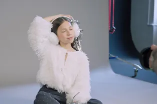 «Время желаний»: Алина Хадарцева на обложке «Нового очага»