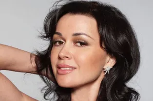 «Копия мама!» Анастасия Заворотнюк опубликовала архивное фото с родителями