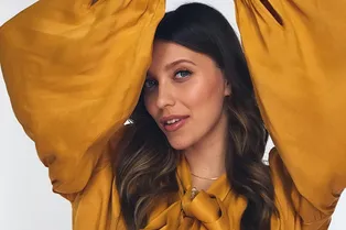 «После поцелуя с Серёжей выбежал мой муж»: поклонники обсуждают фото Регины Тодоренко с Сергеем Лазаревым