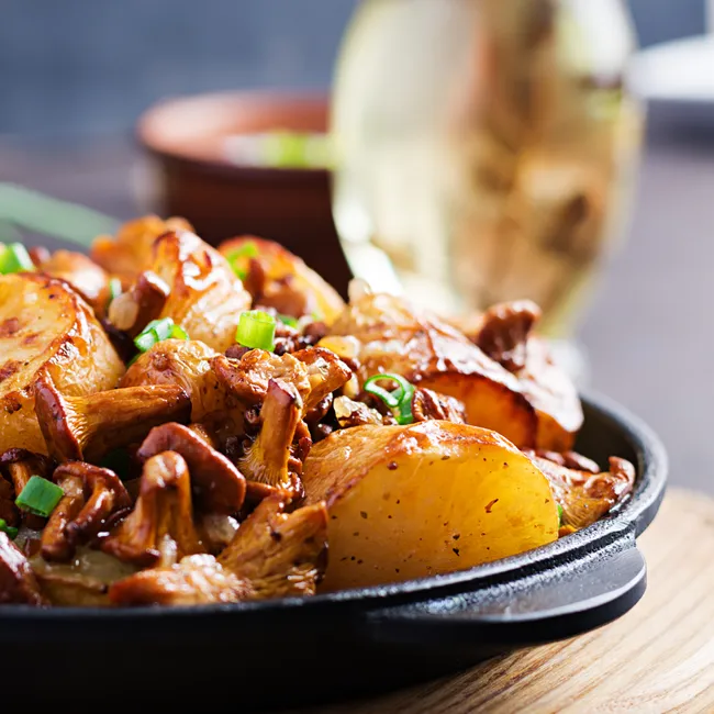 Жареная картошка с лисичками и сметанным соусом от кулинарного блогера Даниэля Хоменка