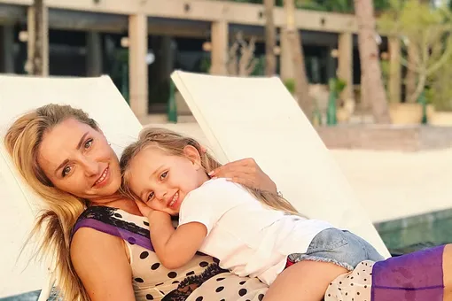 «Обнимаю, твоя Надя»: трехлетняя дочь Татьяны Навки трогательно поздравила брата с днем рождения