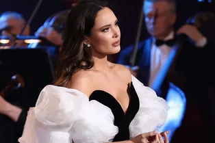 Бриллиантовые серьги и кольцо с морганитом: сколько стоят украшения Аиды Гарифуллиной Бриллиантовые серьги и кольцо с морганитом: сколько стоят украшения Аиды Гарифуллиной