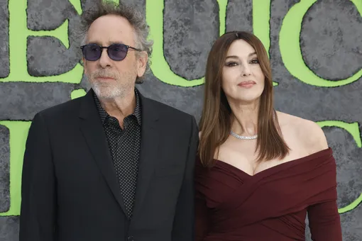 «С уважением и заботой друг о друге»: Моника Беллуччи и Тим Бёртон объявили о расставании