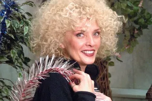 Кудри вились! 9 звёзд , которые делали химическую завивку в молодости (фото) Кудри вились! 9 звёзд , которые делали химическую завивку в молодости (фото)