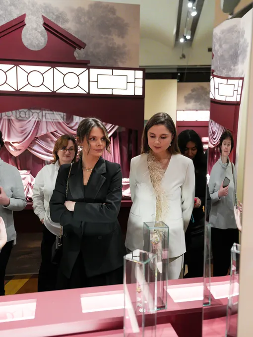 Елизавета Боярская на открытиии выставки «Очарование красоты. Из истории ювелирных украшений в России»