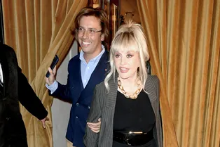 «Лиза похожа на маму»: новое фото Аллы Пугачевой с детьми в замке