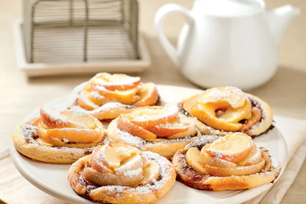 Слоеные тарталетки с яблоками