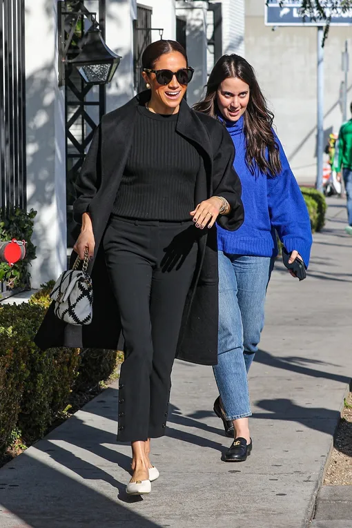 Герцогиня Сассекская и Эшли Момтахени, исполнительный вице-президент по глобальным коммуникациям Archewell