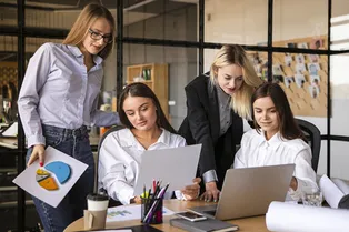 Лучшие цитаты про работу: 60 афоризмов и высказываний со смыслом Лучшие цитаты про работу: 60 афоризмов и высказываний со смыслом