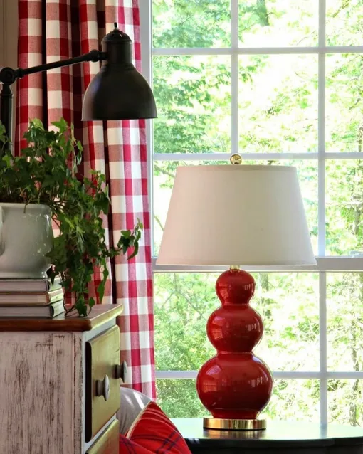 Любимый цвет Огненной Лошади — красный. Декор в этом оттенке подходит тем, кто хочет усилить внутреннюю силу и стать увереннее в новом году. Любимый цвет Огненной Лошади — красный. Декор в этом оттенке подходит тем, кто хочет усилить внутреннюю силу и стать увереннее в новом году.