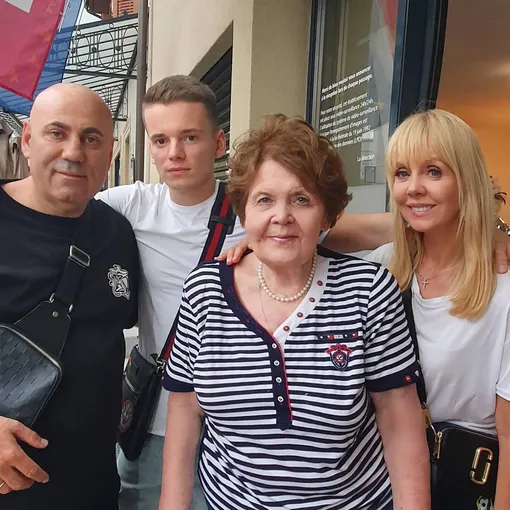 Валерия с мамой Галиной Николаевной, Иосифом Пригожиным и сыном Арсением
