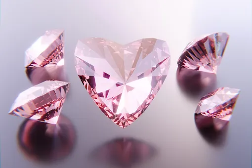 Мужчина вставил бриллиант в глаз и стал звездой Сети Мужчина вставил бриллиант в глаз и стал звездой Сети