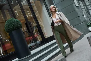 Четыре наряда, которые добавляют вам лет, и что купить вместо них — советы стилиста