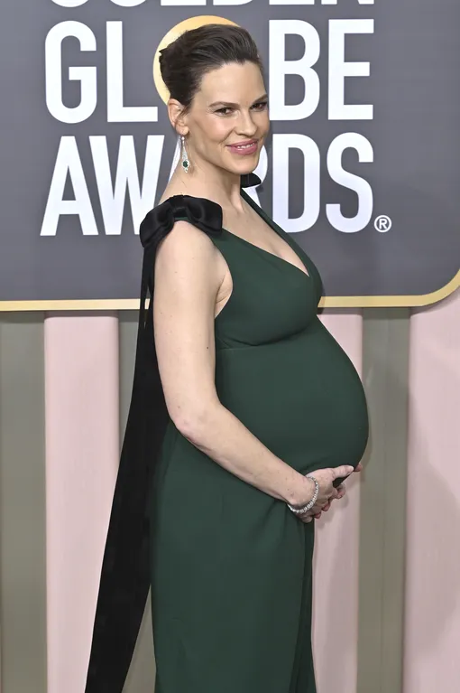 хилари суэнк беременна хилари суэнк беременна