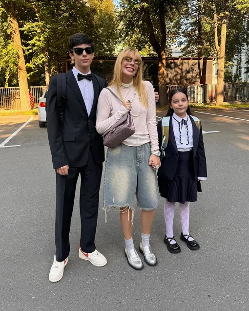 Анастасия Стоцкая с сыном Александром и дочерью Верой Анастасия Стоцкая с сыном Александром и дочерью Верой