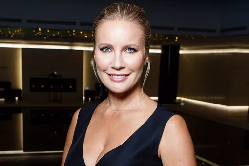 Елена Летучая вышла с мужем в свет в полупрозрачном платье