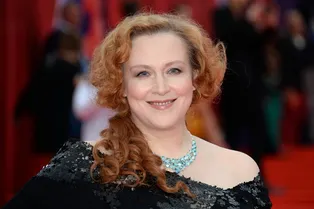 Сиделка, убийца, небесная жена: 7 ярких ролей Юлии Ауг Сиделка, убийца, небесная жена: 7 ярких ролей Юлии Ауг