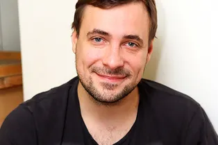 «Все, что нужно — любовь»: Евгений Цыганов с детьми от первого брака окунулся в прорубь