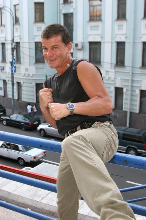 Зумеры подсели на танцы Олега Газманова образца 1994 года Зумеры подсели на танцы Олега Газманова образца 1994 года