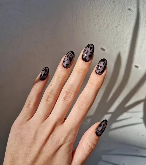 Денежный маникюр на декабрь 2025 года с черным лаком активизирует денежные потоки, уверены астрологи. Денежный маникюр на декабрь 2025 года с черным лаком активизирует денежные потоки, уверены астрологи.