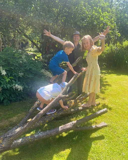 Сергей Безруков с детьми на даче