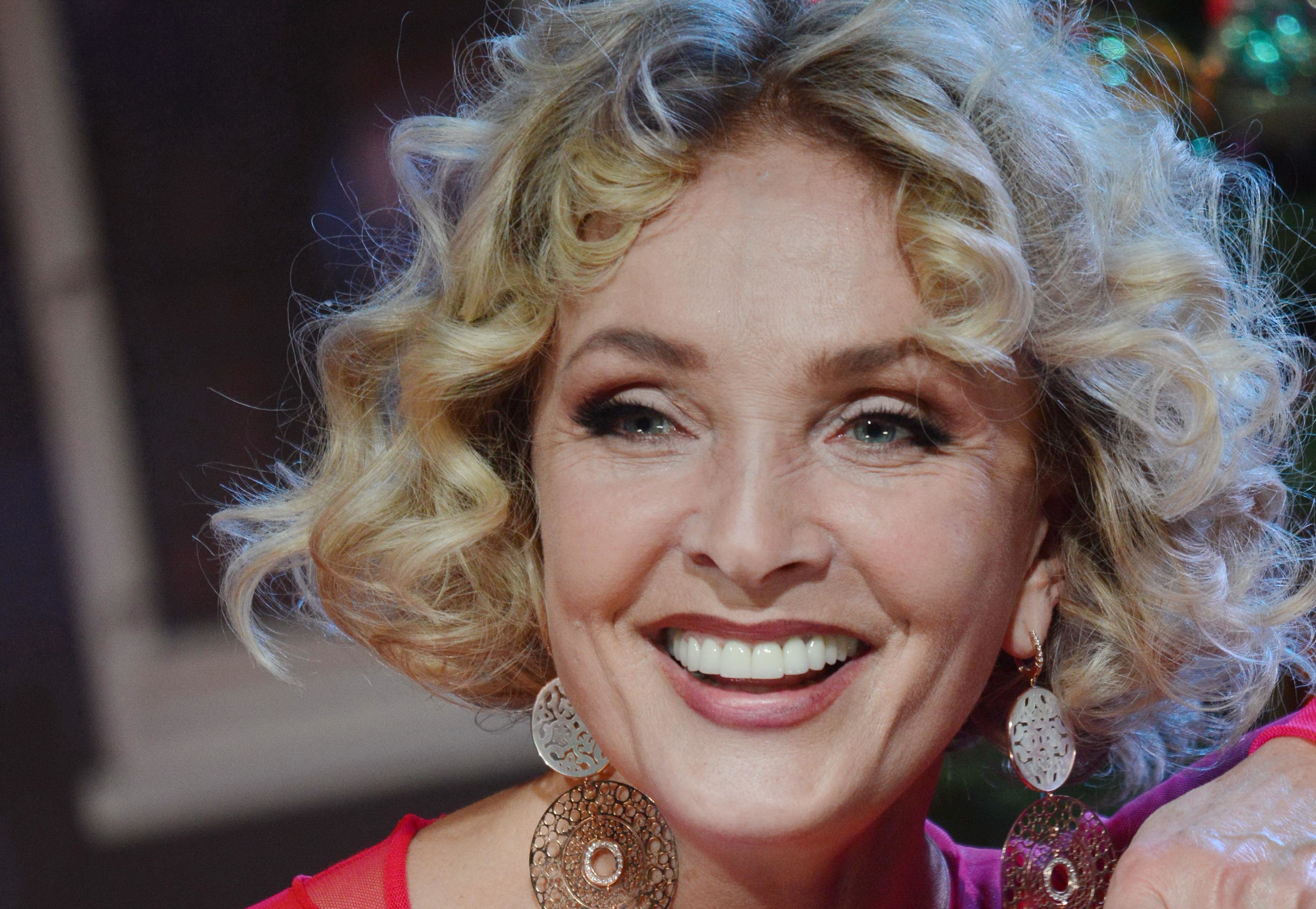 Үлкен бастары бар пенистердің фотосуреттері Жігіт пениса ұзартқышты жыныс мүшесіне қойды (Эротикалық онлайн)