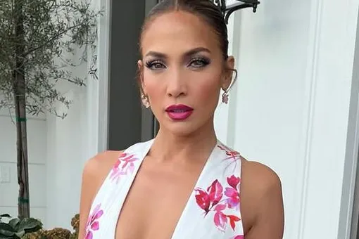 Практичность в деталях: почему цвет крыльца Дженнифер Лопес хвалят дизайнеры Практичность в деталях: почему цвет крыльца Дженнифер Лопес хвалят дизайнеры