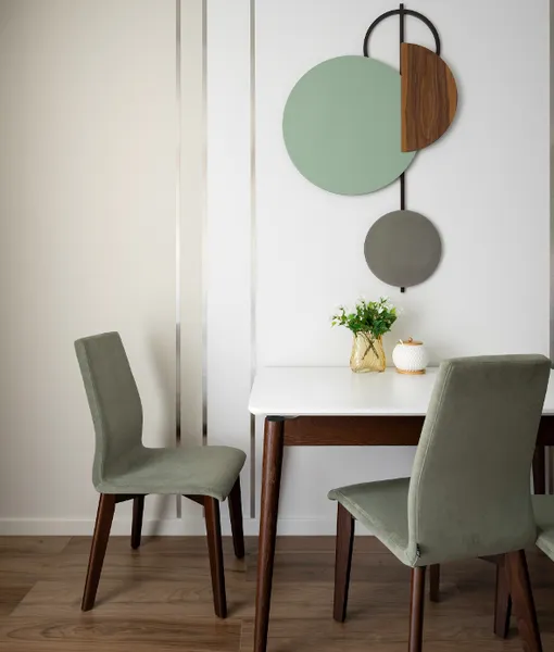 окрашенные молдинги на кухне