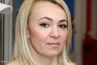 «Шикарная»: 48-летняя Яна Рудковская демонстрирует длинные стройные ноги на фото в купальнике