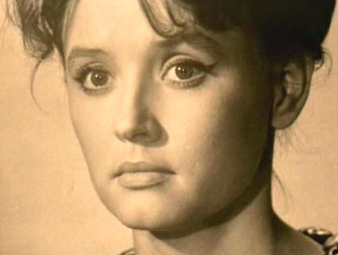 Shadowboxing-тен жалаңаш Мей