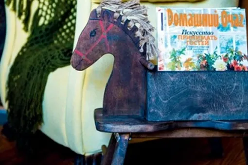 Газетница из детской лошадки