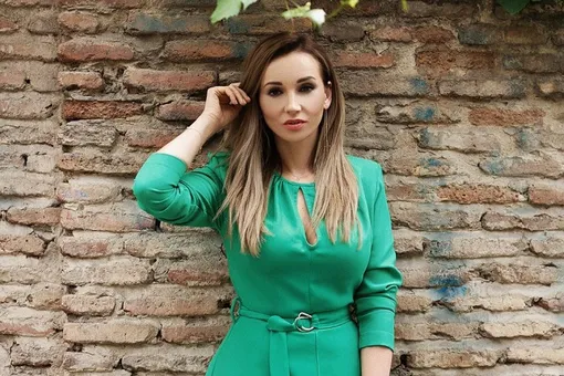 «Анфиса сломалась»: Анфиса Чехова показала поклонникам, как правильно заниматься йогой