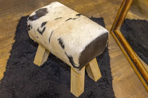 «Коровья шкура» в интерьере: как выглядит самый умный тренд 2026 года в дизайне помещений