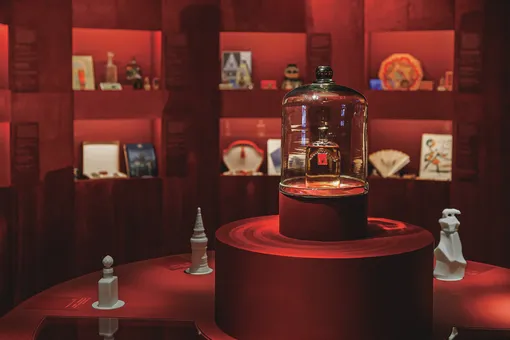 Чем пахли москвички в XX веке и чем пахнут сейчас? Занимательное путешествие в историю наших предпочтений Чем пахли москвички в XX веке и чем пахнут сейчас? Занимательное путешествие в историю наших предпочтений