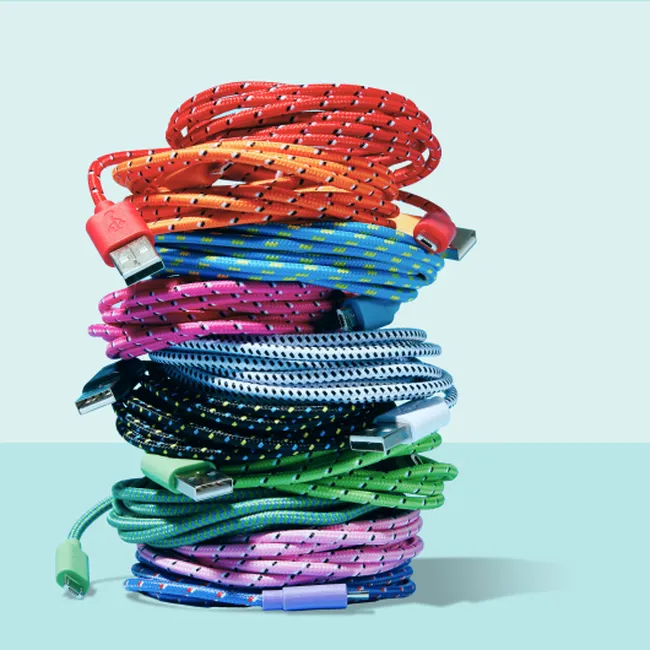 Куда спрятать провода, если они вас раздражают? 8 дизайнерских приёмов